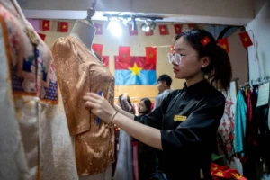 Khách hàng có thể sử dụng trang phục trong quán trong vòng 1 giờ