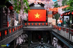 Đừng quên chia sẻ những bức ảnh đẹp của bạn tại quán cà phê miễn phí áo dài với bạn bè và người thân!